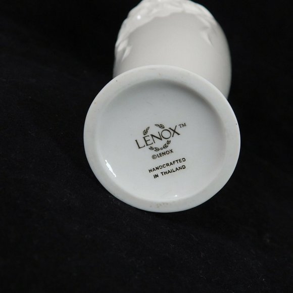 Lenox Rosebud Collection 5.875" tall Bud Vase Sculpted Porcelain Gold Trim Foot - Picture 8 of 8